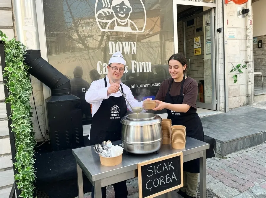 Beşiktaş Down Cafe Hayır Çorbası Dağıtımı